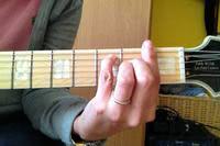 How to play barre chords easily? article icon